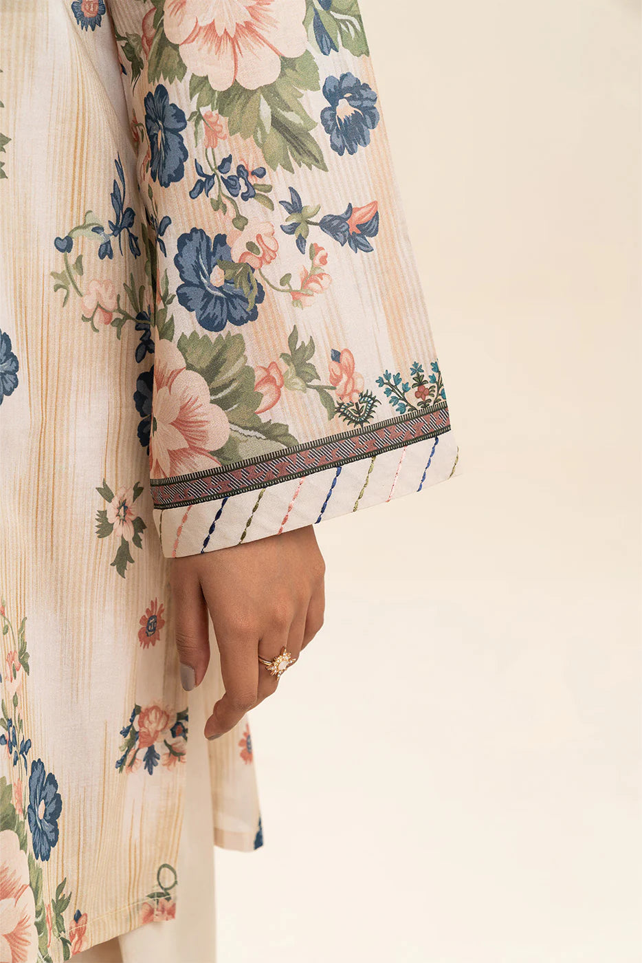 3 PIECE PRINTED LAWN SUIT-IVORY FLORET (UNSTITCHED)
