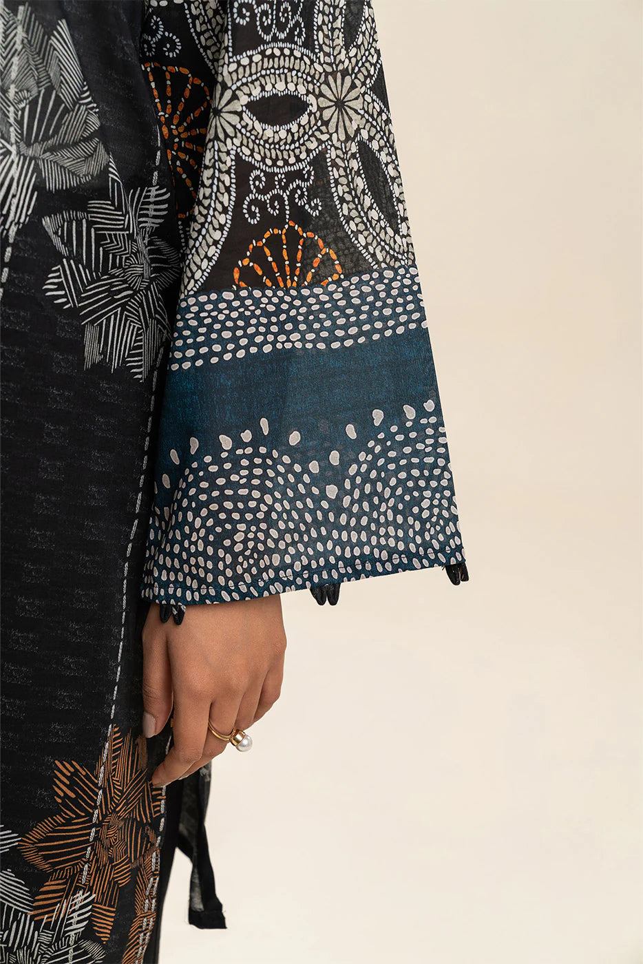 3 PIECE PRINTED LAWN SUIT-RAVEN VOGUE (UNSTITCHED)
