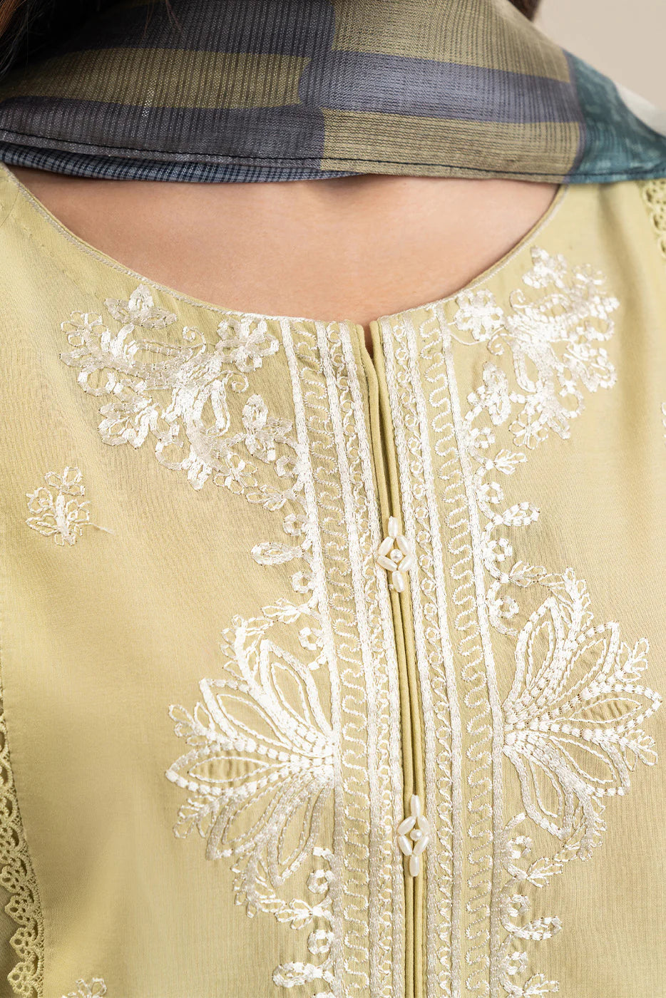 3 PIECE EMBROIDERED LAWN SUIT-SOFT VEIL (UNSTITCHED)