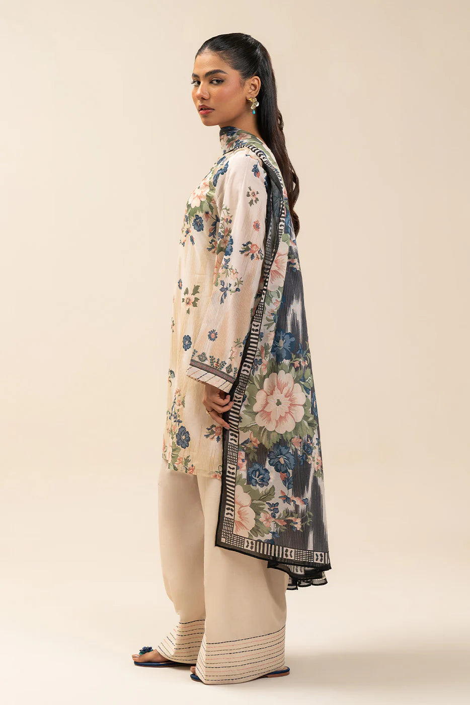 3 PIECE PRINTED LAWN SUIT-IVORY FLORET (UNSTITCHED)