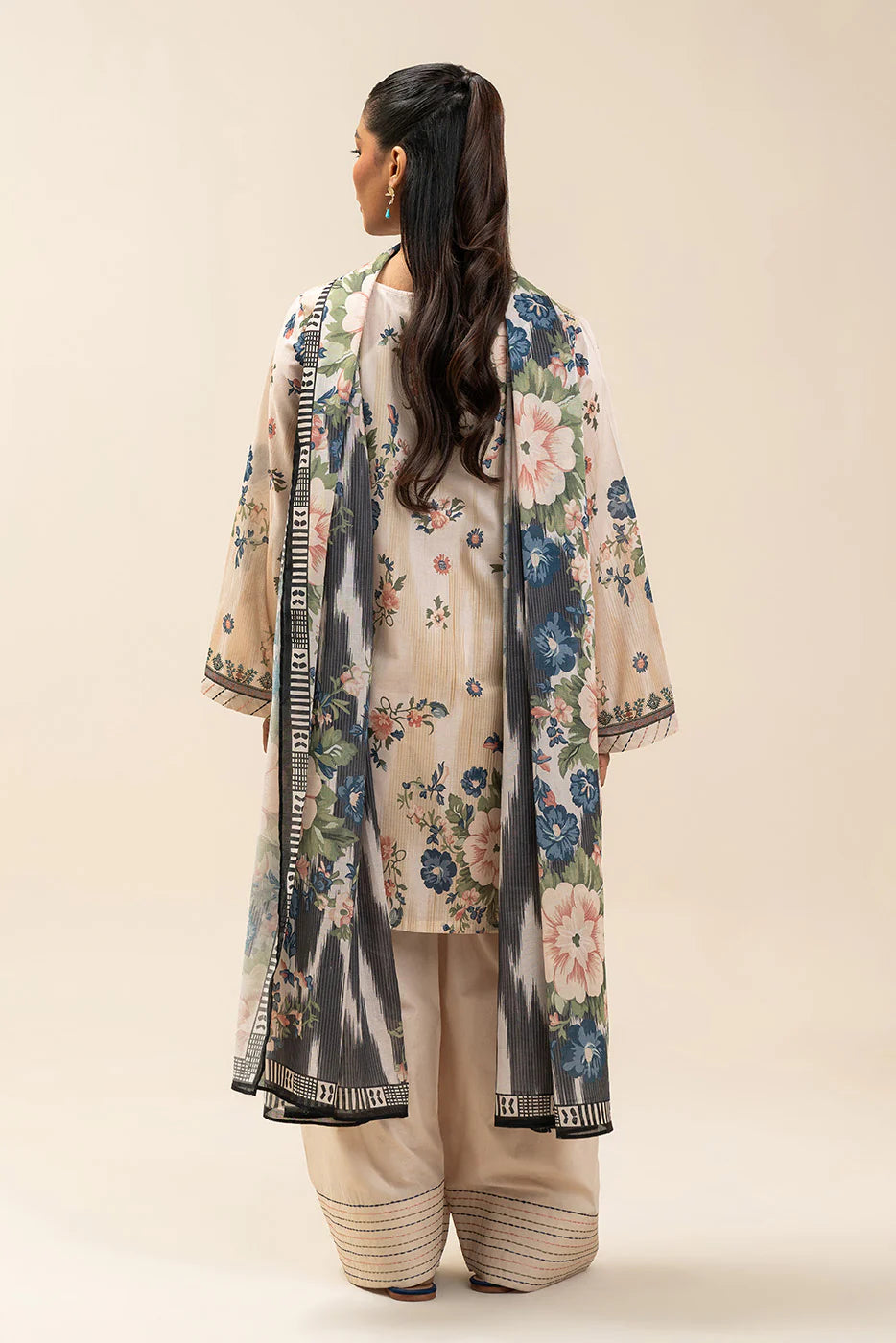 3 PIECE PRINTED LAWN SUIT-IVORY FLORET (UNSTITCHED)
